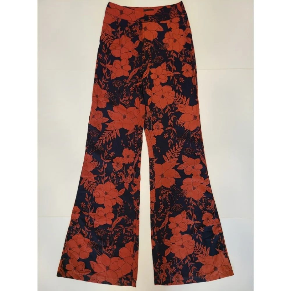 PrettyLittleThing Navy Rust Red Tropical Floral Print Flared Wide Leg Pants 4 - Picture 2 of 13